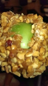 Super-One-Foods-Caramel-King-caramel-apple-nuts2-002